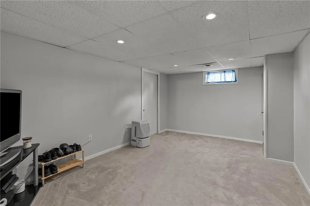 130 Pinnery Avenue Warwick RI 02886