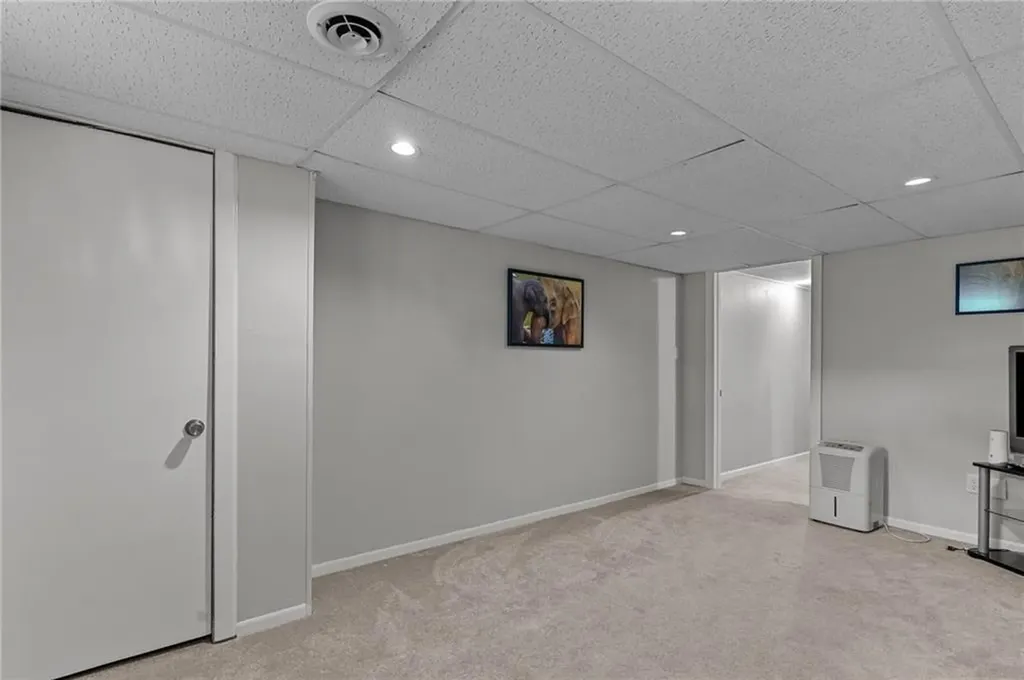 130 Pinnery Avenue Warwick RI 02886