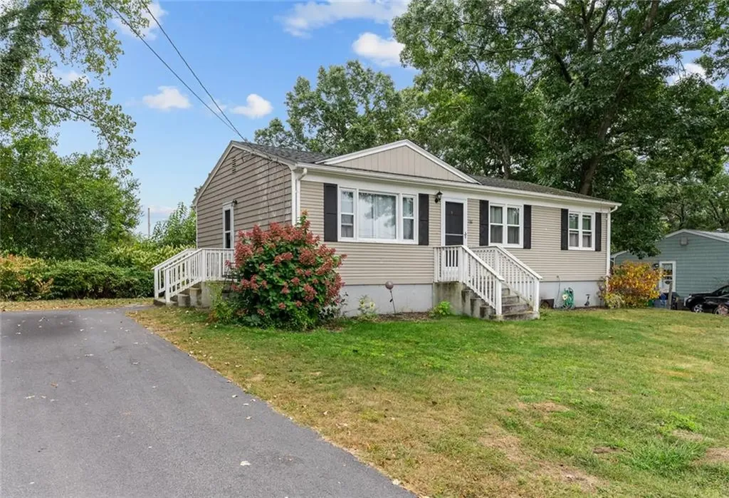 130 Pinnery Avenue Warwick RI 02886