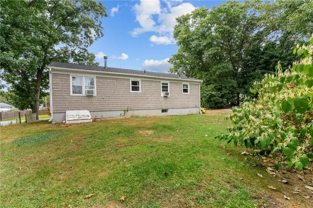 130 Pinnery Avenue Warwick RI 02886