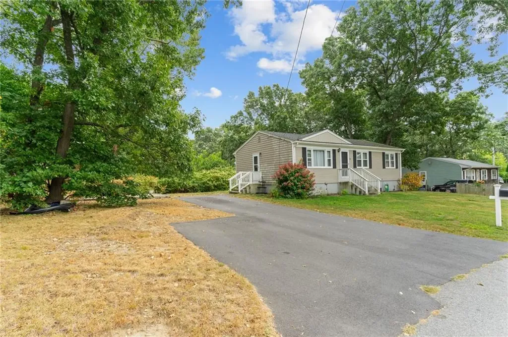130 Pinnery Avenue Warwick RI 02886