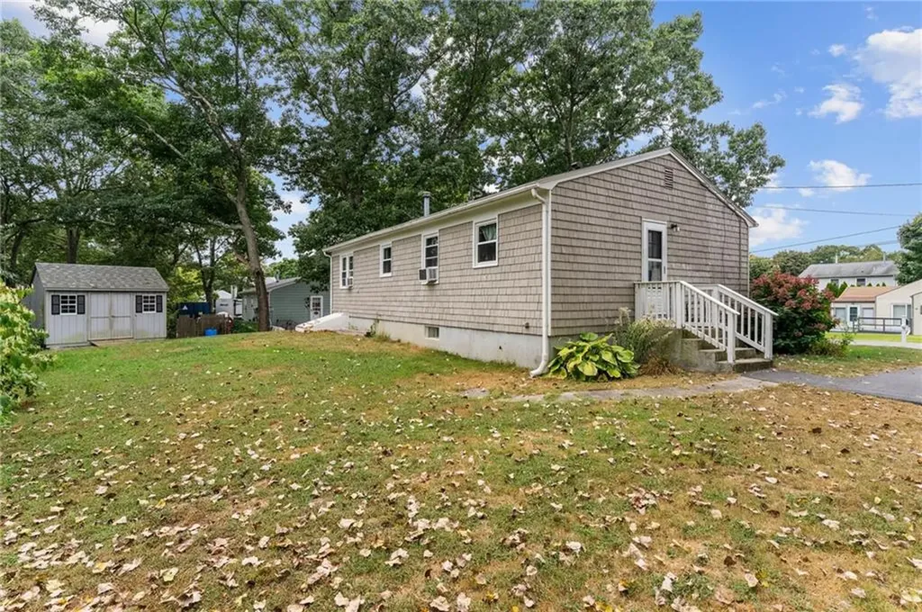 130 Pinnery Avenue Warwick RI 02886