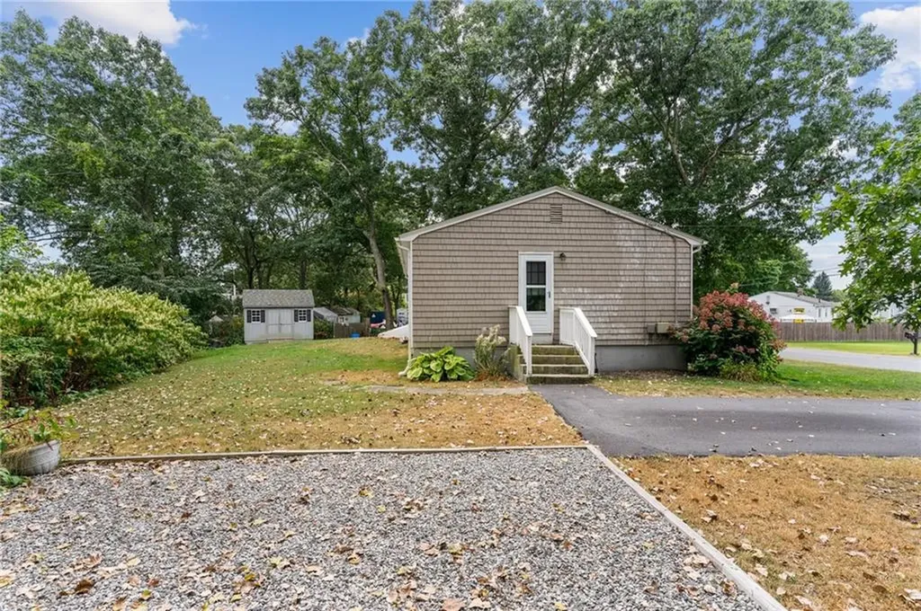 130 Pinnery Avenue Warwick RI 02886