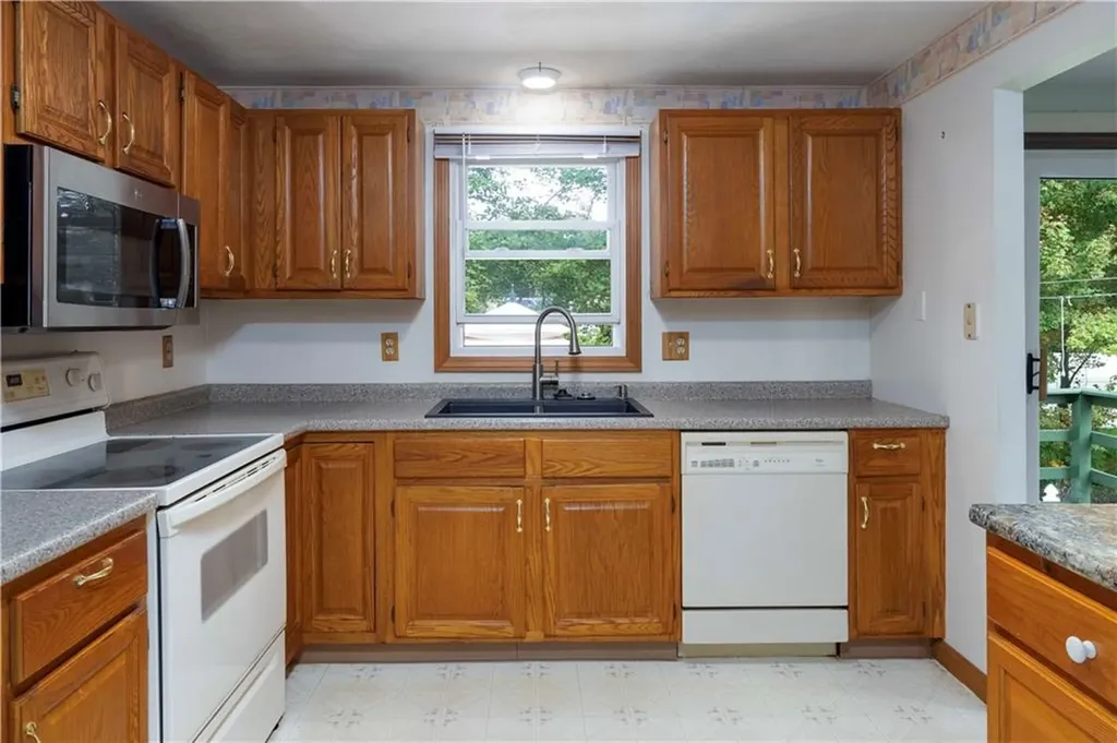 39 Oakridge Drive West Warwick RI 02893