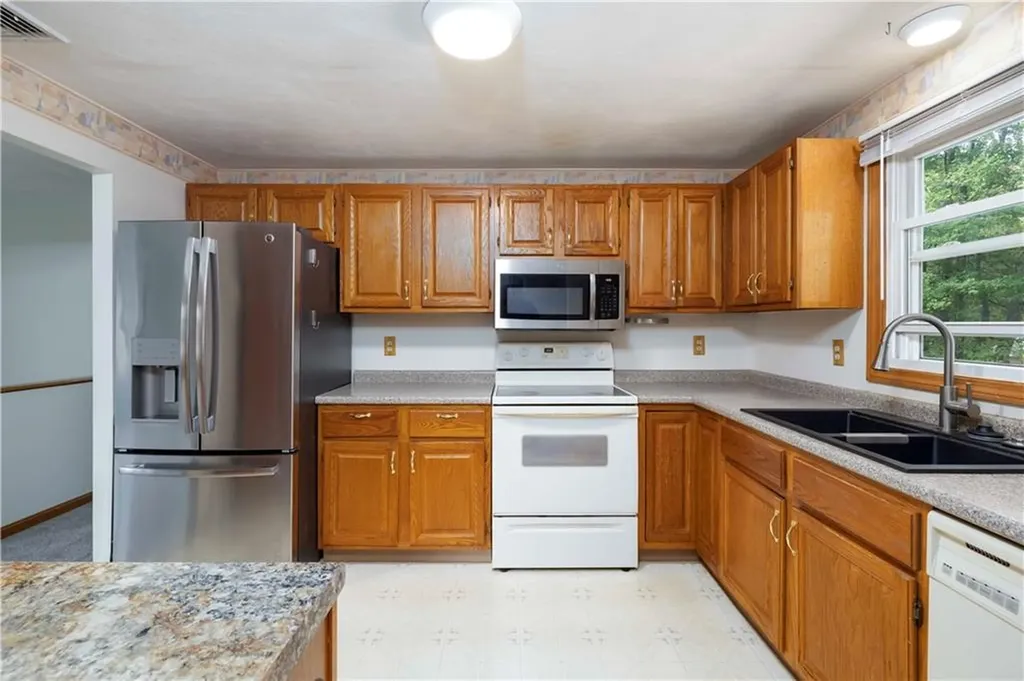 39 Oakridge Drive West Warwick RI 02893