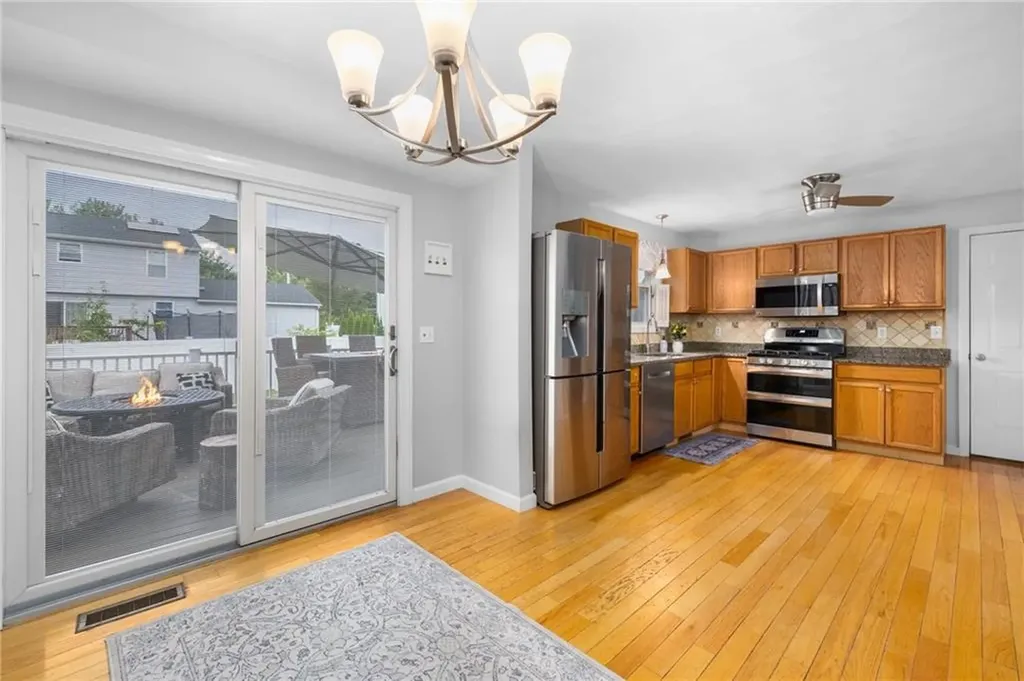 117 Laura Circle Cranston RI 02920