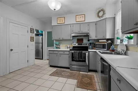 132 Grove Avenue East Providence RI 02914