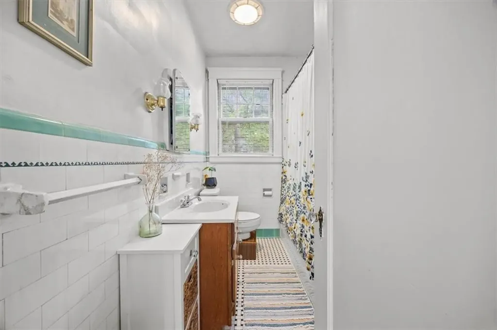 117 Radcliffe Avenue Providence RI 02908