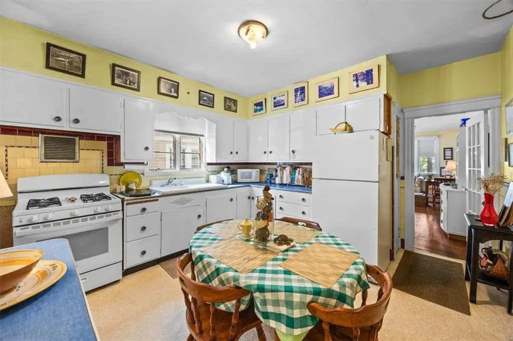117 Radcliffe Avenue Providence RI 02908