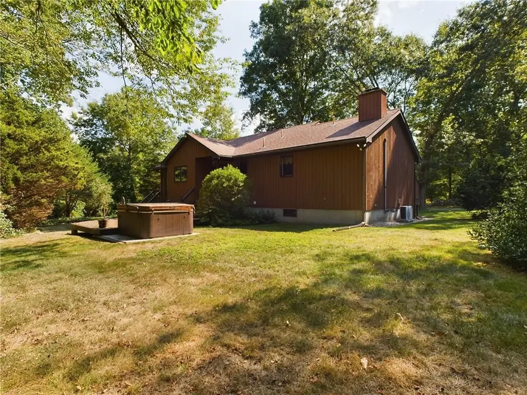 112 Captains Circle Tiverton RI 02878