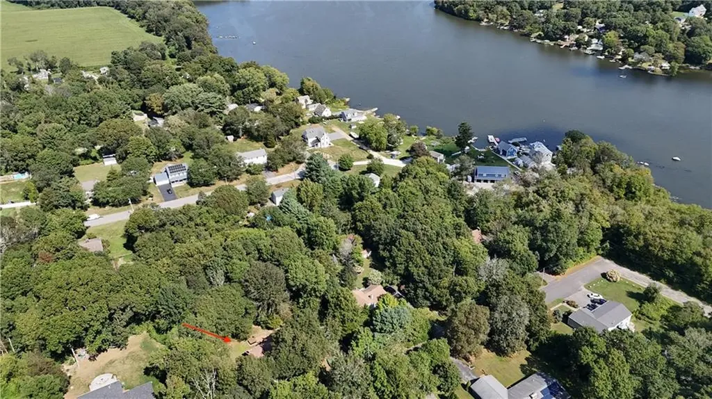 112 Captains Circle Tiverton RI 02878
