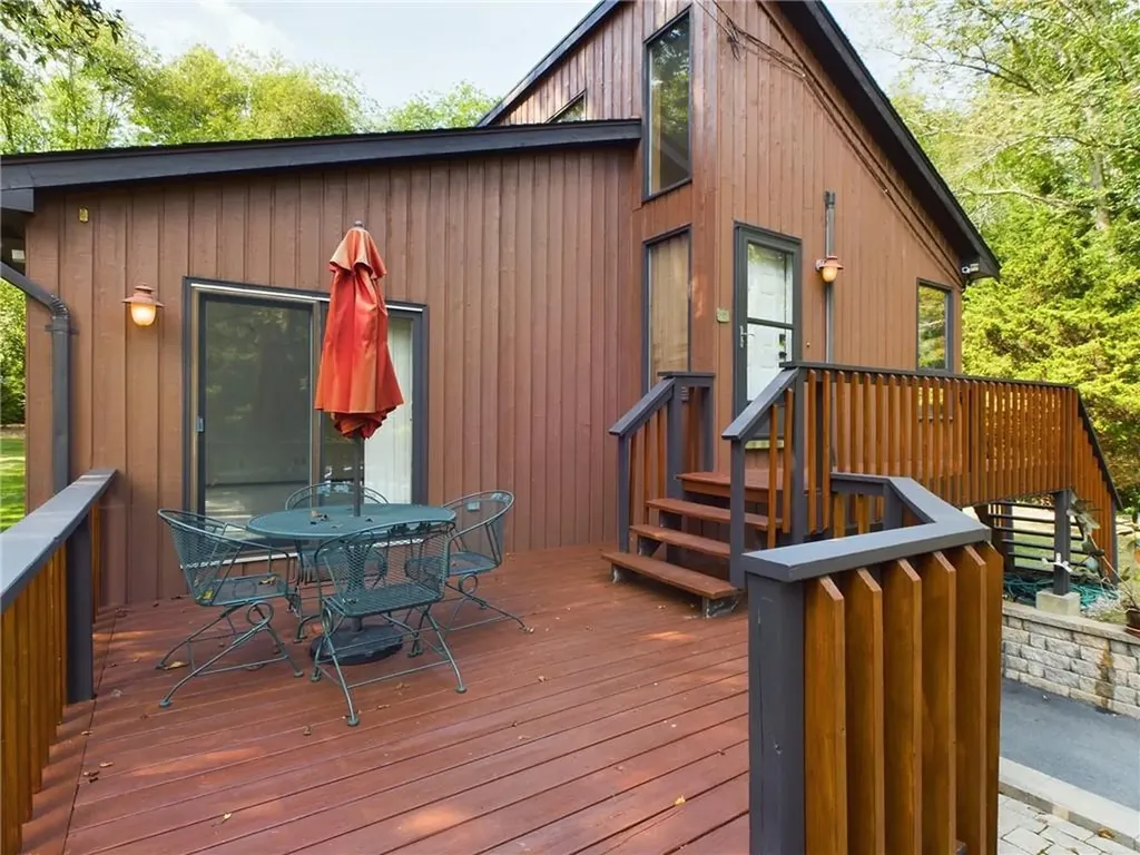 112 Captains Circle Tiverton RI 02878