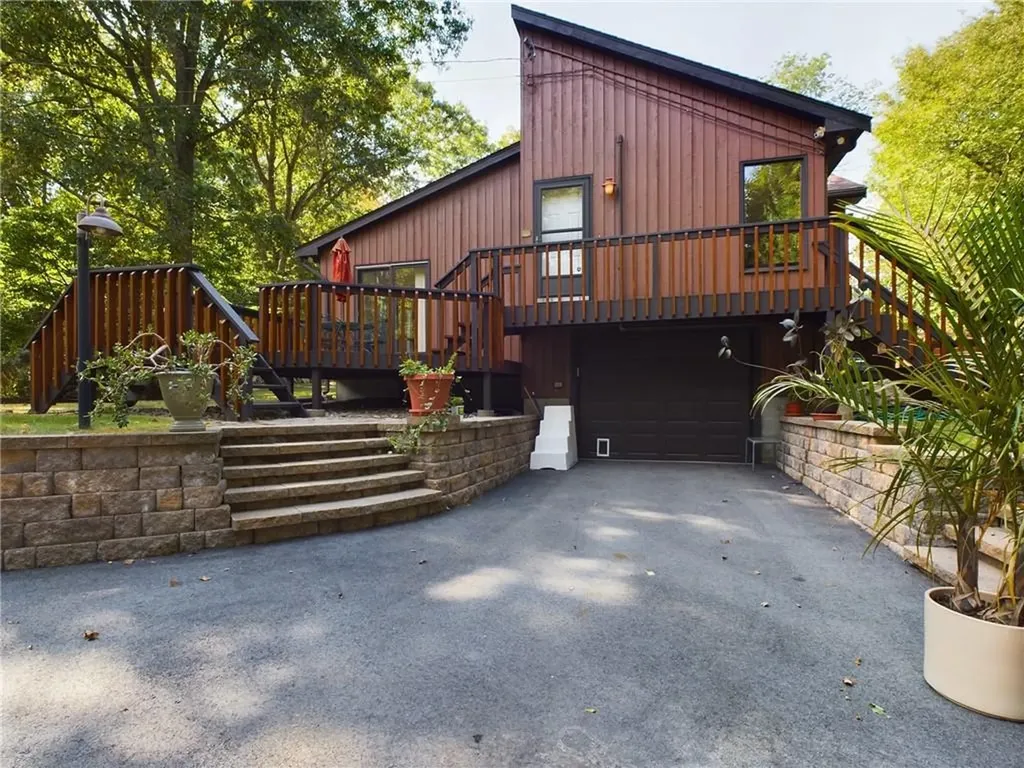 112 Captains Circle Tiverton RI 02878