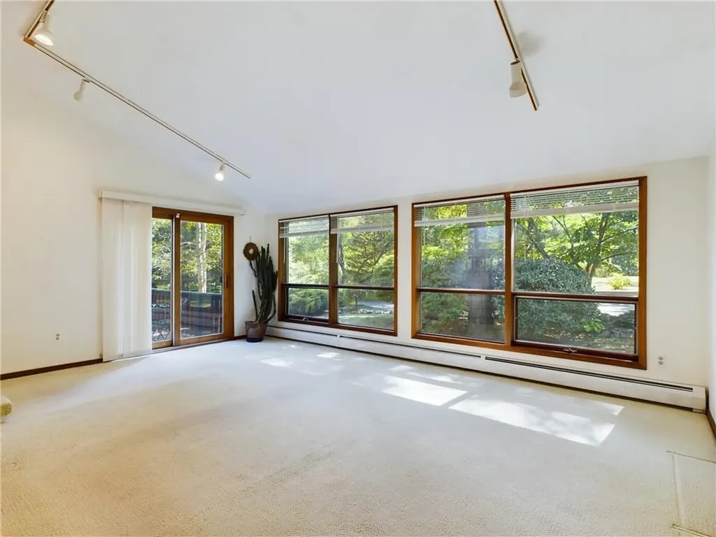 112 Captains Circle Tiverton RI 02878