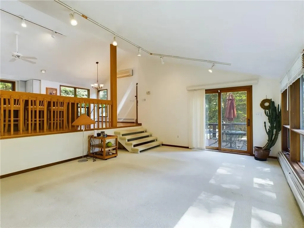 112 Captains Circle Tiverton RI 02878