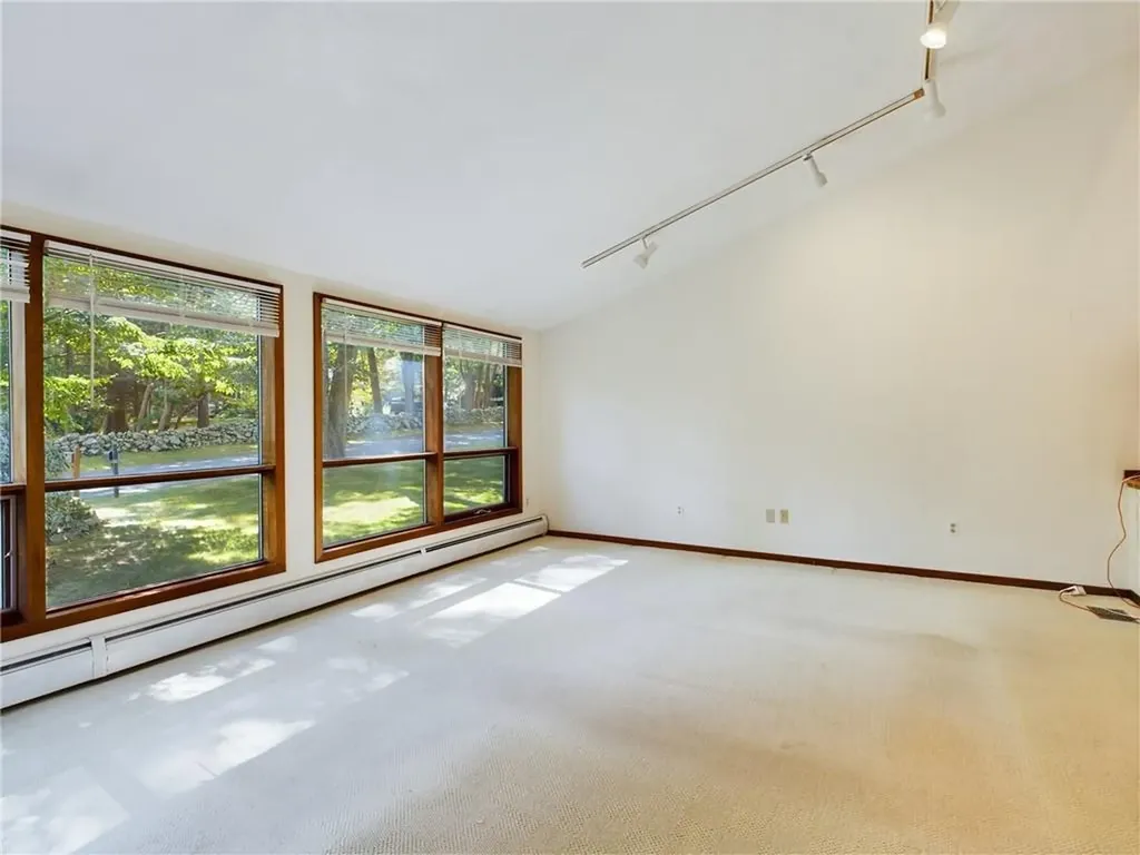 112 Captains Circle Tiverton RI 02878