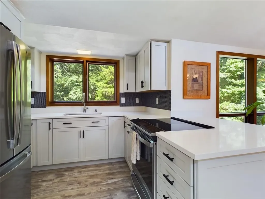 112 Captains Circle Tiverton RI 02878