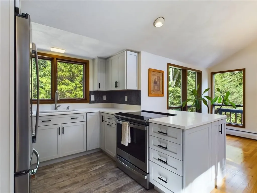 112 Captains Circle Tiverton RI 02878