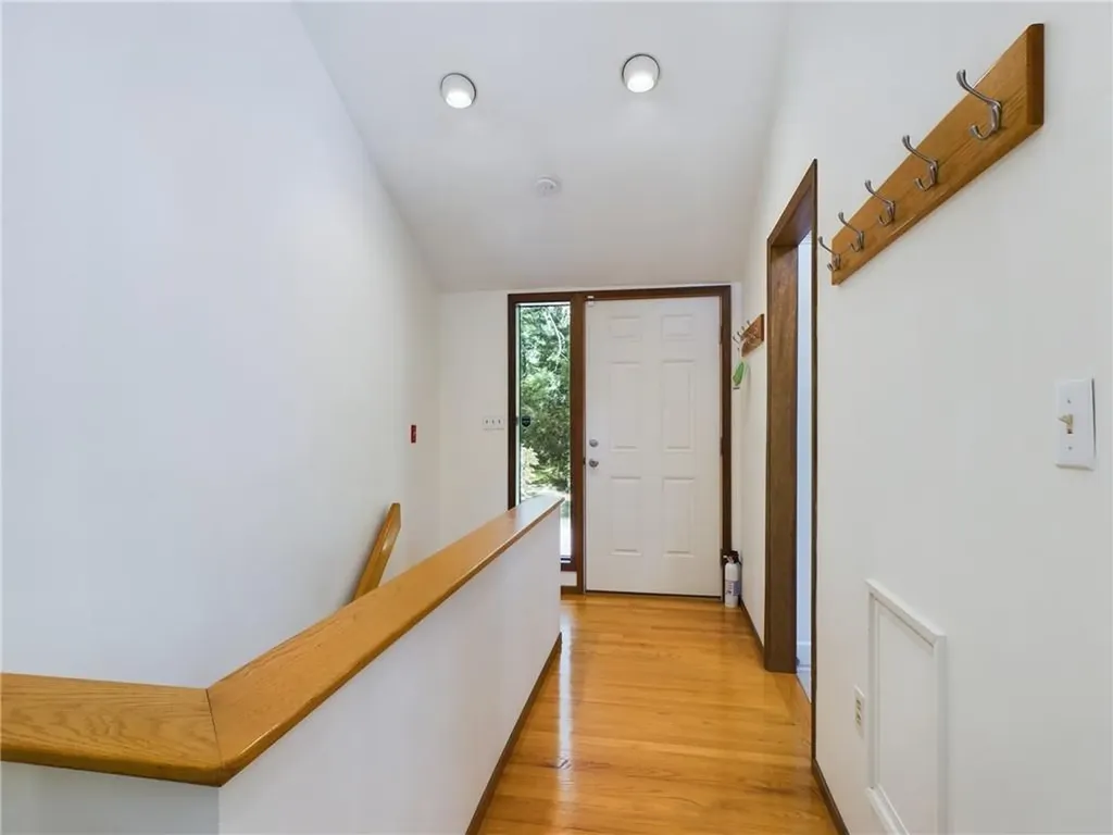 112 Captains Circle Tiverton RI 02878
