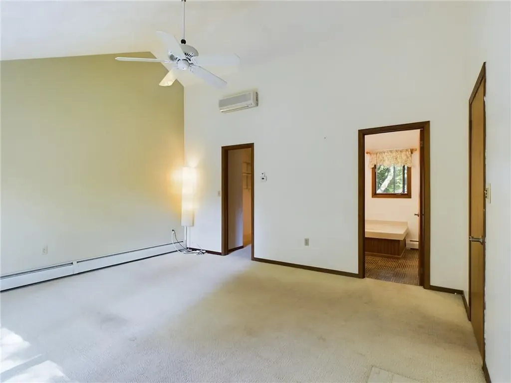 112 Captains Circle Tiverton RI 02878