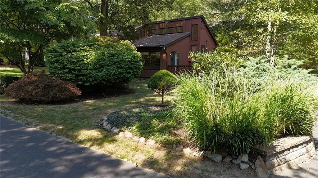112 Captains Circle Tiverton RI 02878