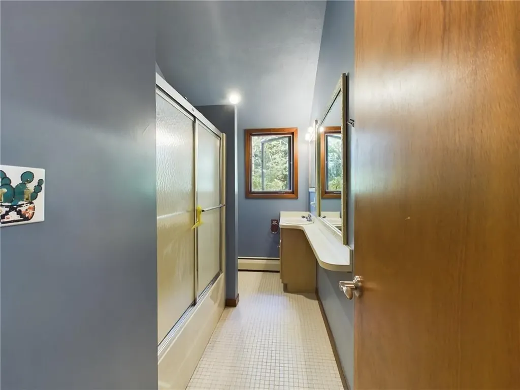 112 Captains Circle Tiverton RI 02878