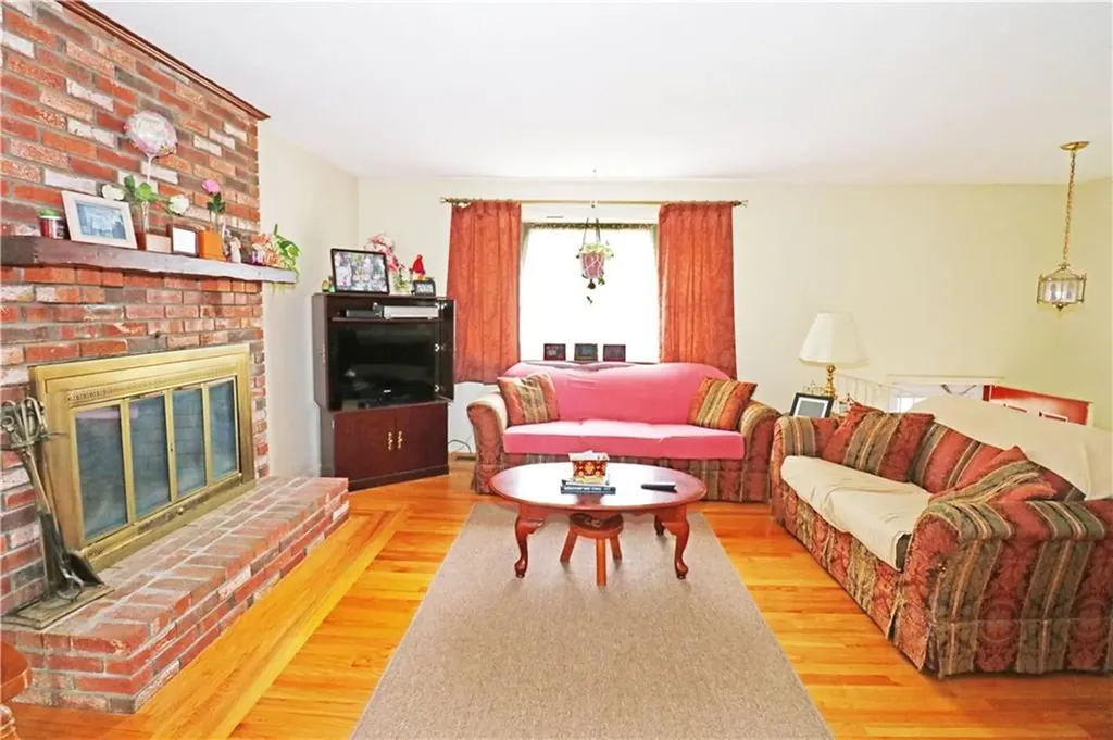 20 Franklin Terrace Portsmouth RI 02871