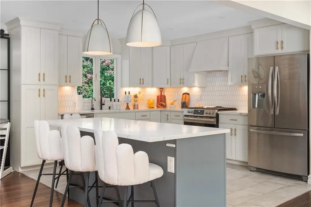 131 Woodview Drive Cranston RI 02920