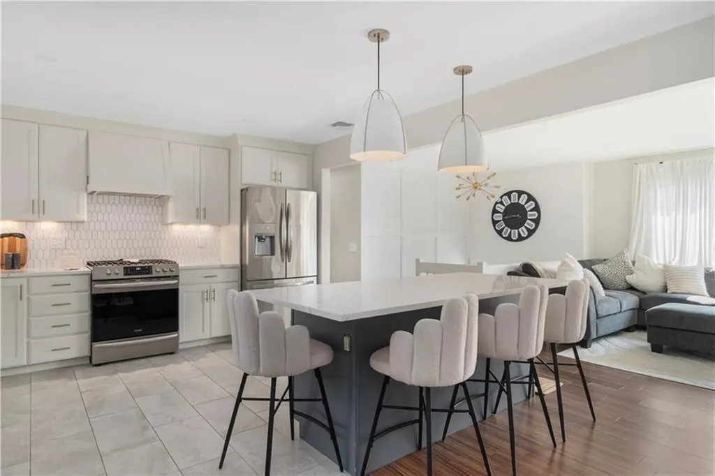131 Woodview Drive Cranston RI 02920
