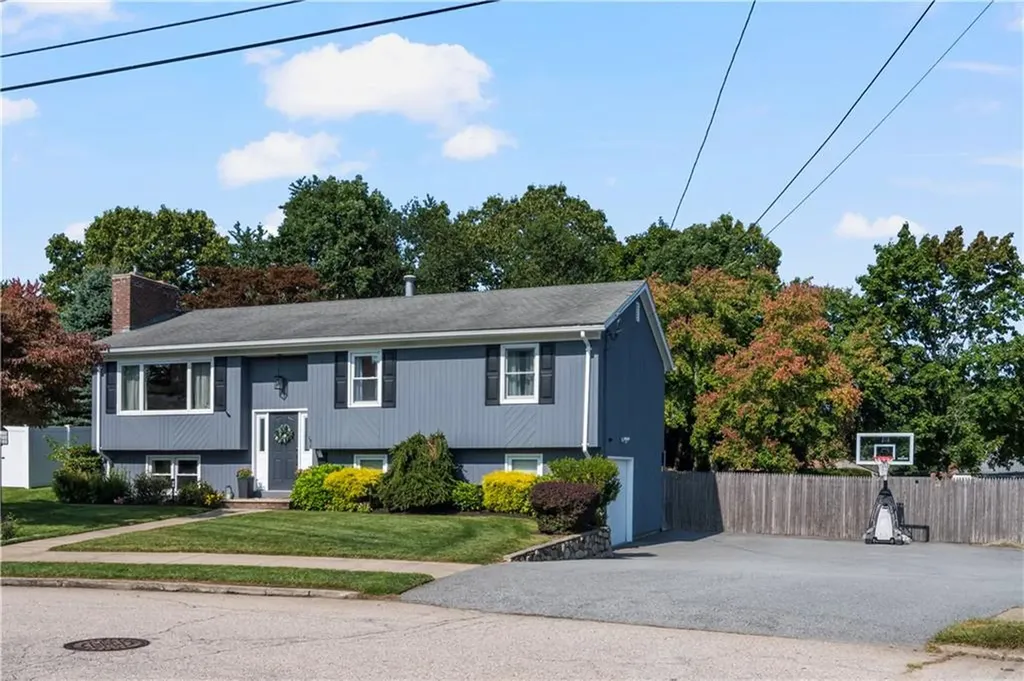 131 Woodview Drive Cranston RI 02920