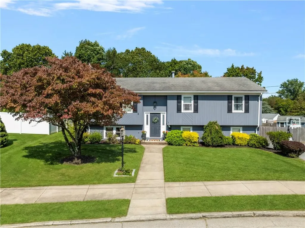 131 Woodview Drive Cranston RI 02920