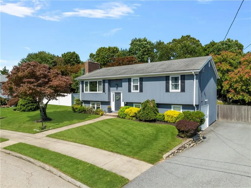 131 Woodview Drive Cranston RI 02920