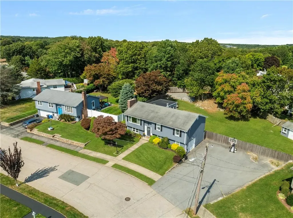 131 Woodview Drive Cranston RI 02920