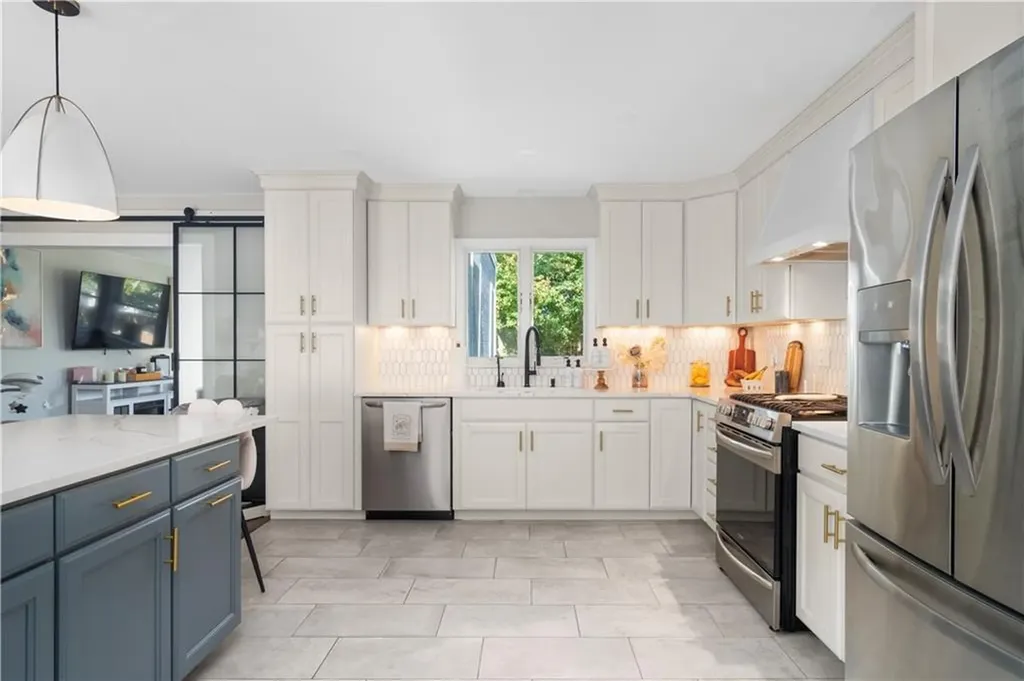 131 Woodview Drive Cranston RI 02920