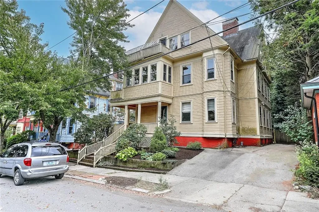 9 Creighton Street Providence RI 02906