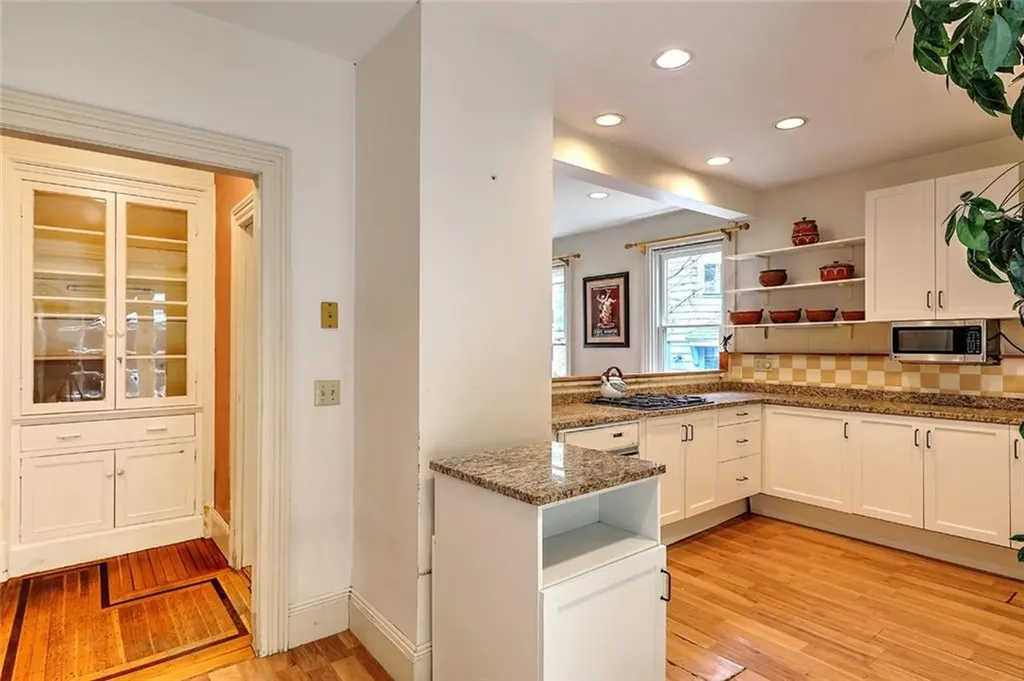 9 Creighton Street Providence RI 02906