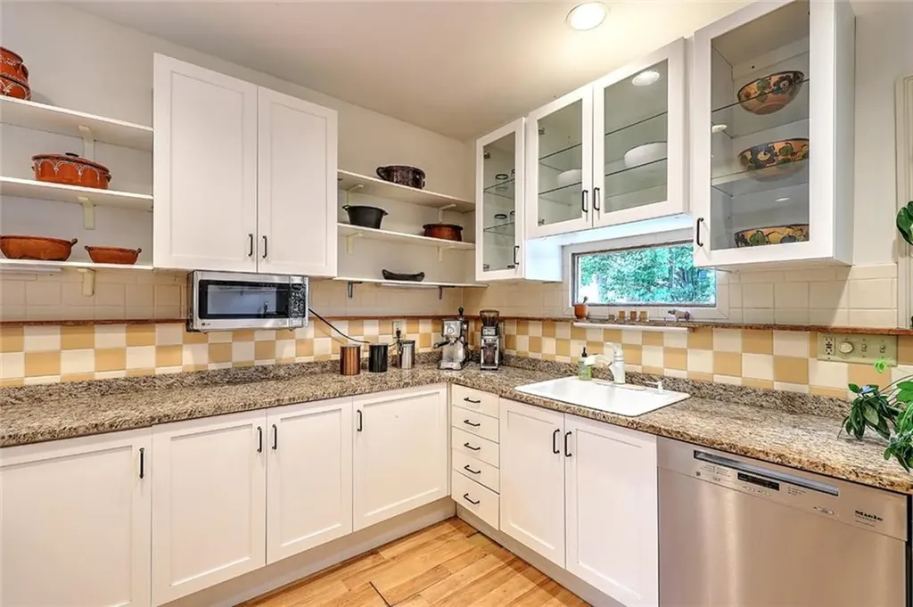 9 Creighton Street Providence RI 02906