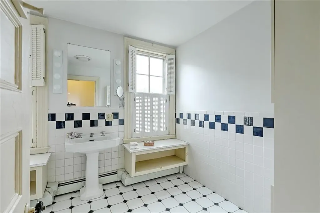 9 Creighton Street Providence RI 02906