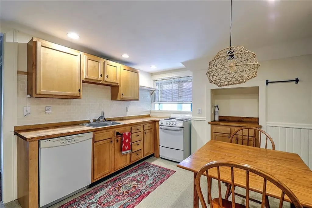 9 Creighton Street Providence RI 02906