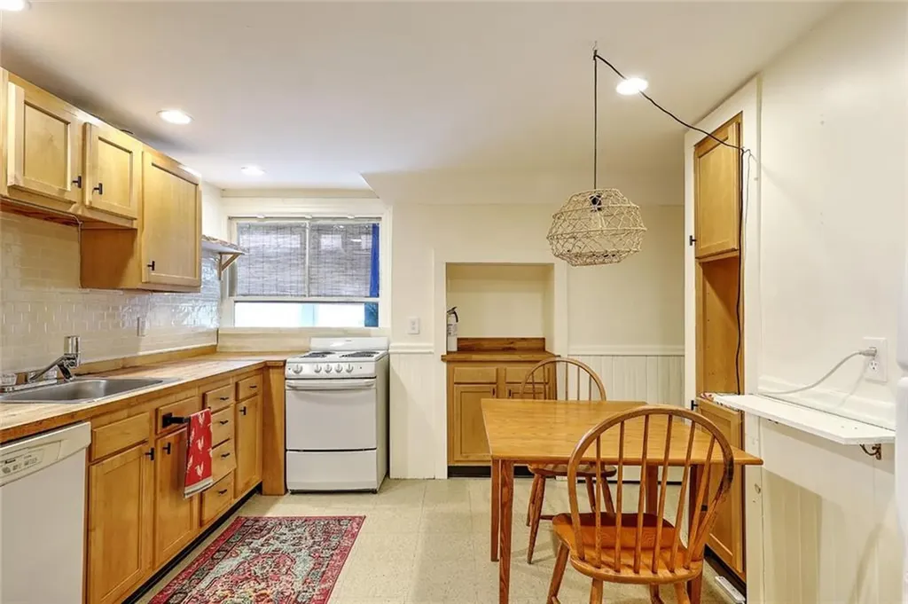 9 Creighton Street Providence RI 02906