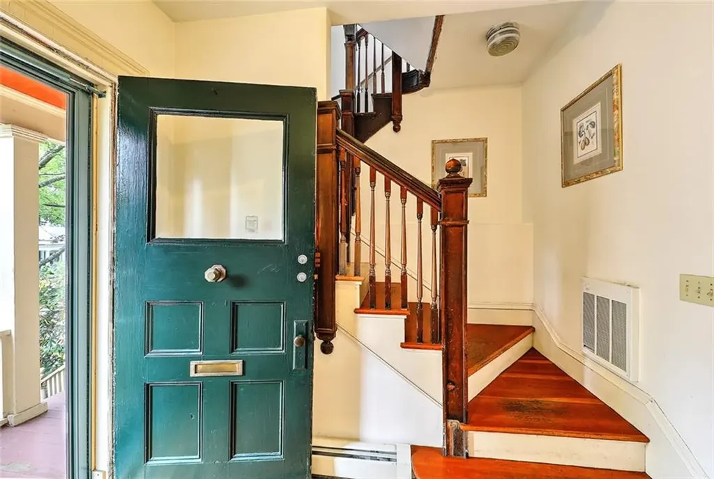 9 Creighton Street Providence RI 02906