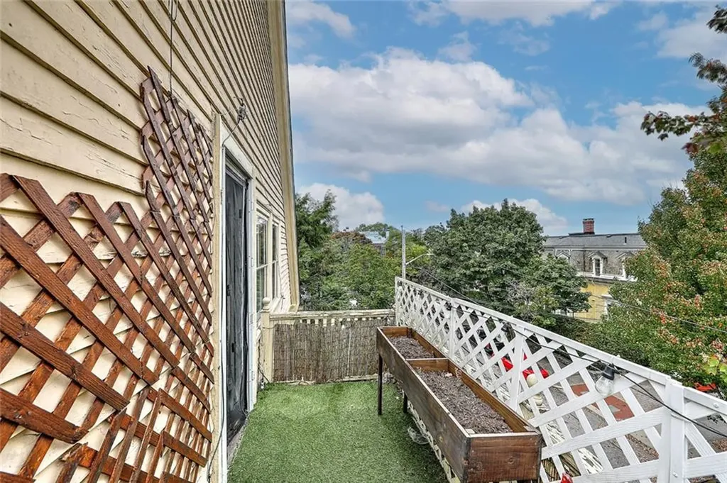9 Creighton Street Providence RI 02906