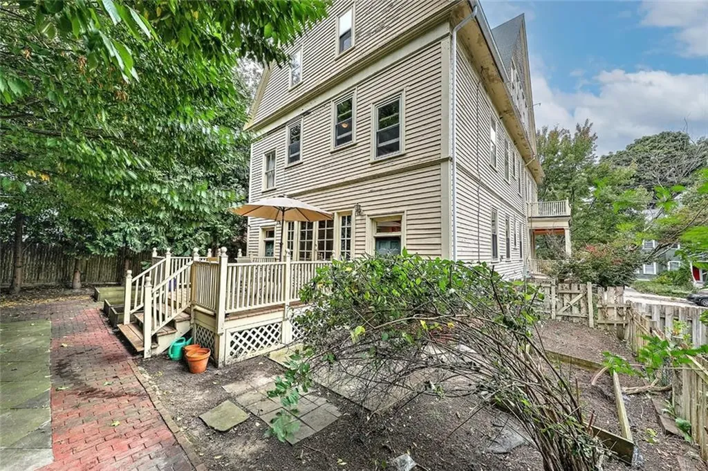 9 Creighton Street Providence RI 02906