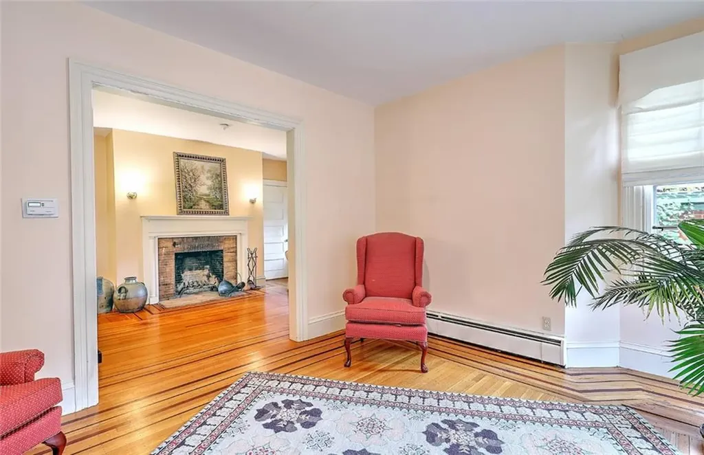 9 Creighton Street Providence RI 02906
