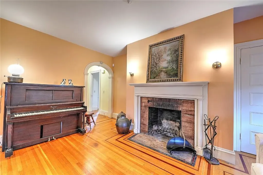 9 Creighton Street Providence RI 02906