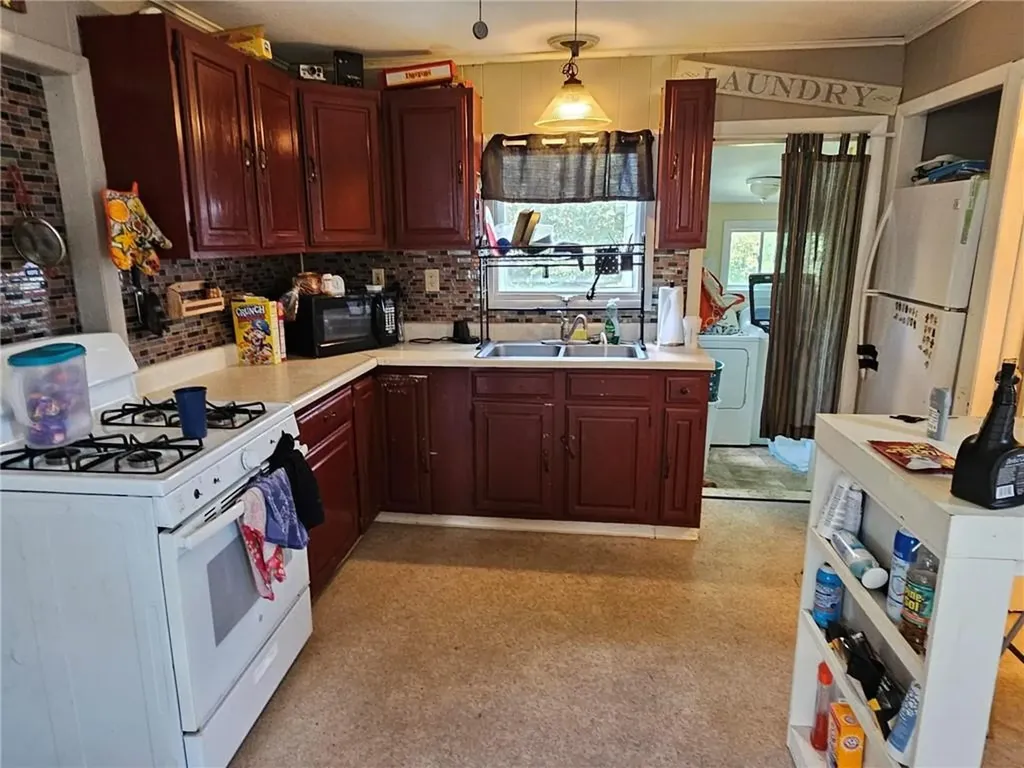 54 John Street Westerly RI 02891