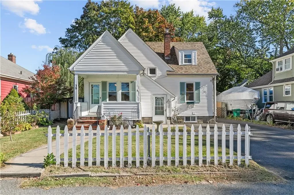 39 Church Avenue Warwick RI 02889