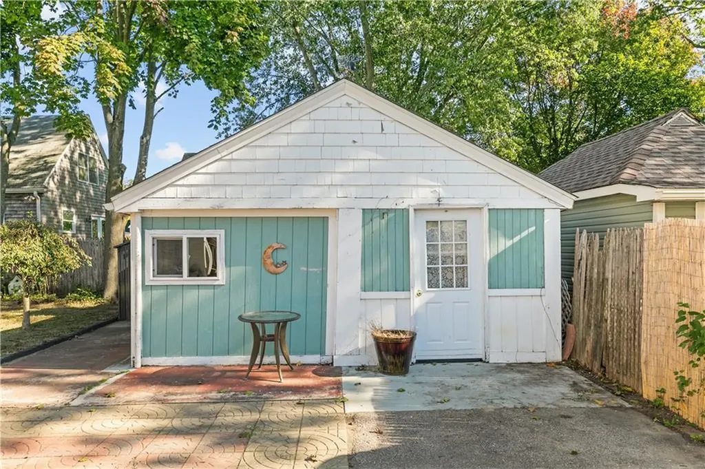 39 Church Avenue Warwick RI 02889