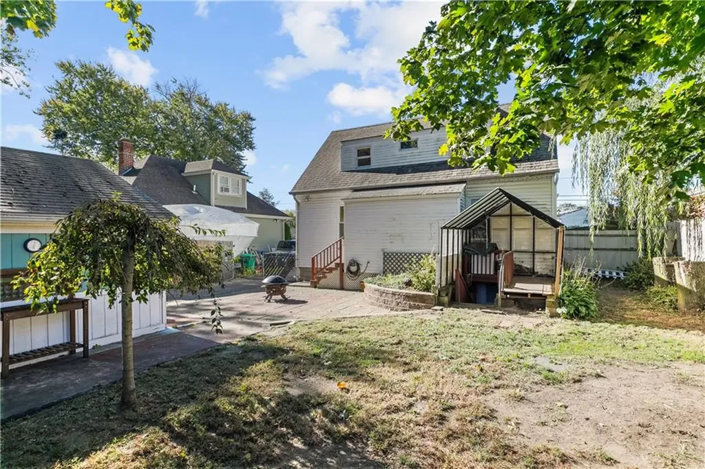 39 Church Avenue Warwick RI 02889
