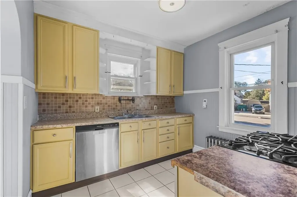 39 Church Avenue Warwick RI 02889